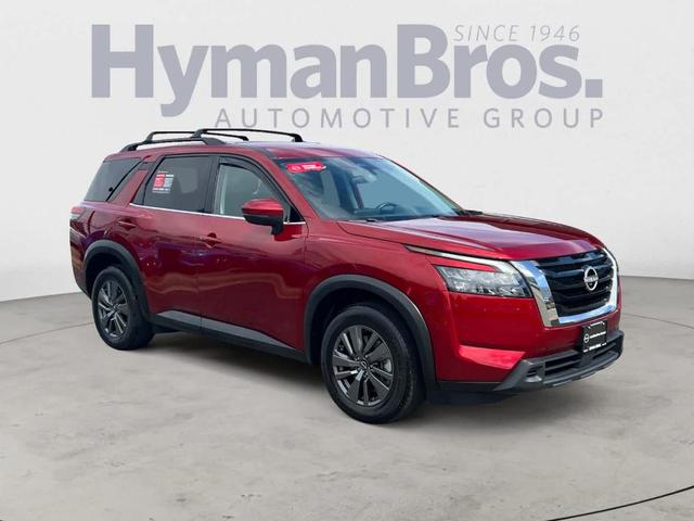 Photo of 2023 Scarlet Ember Nissan Pathfinder