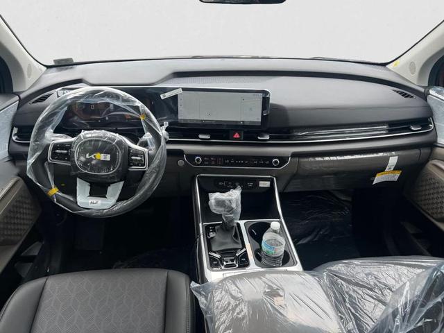 Photo of 2025 C7R Kia Carnival