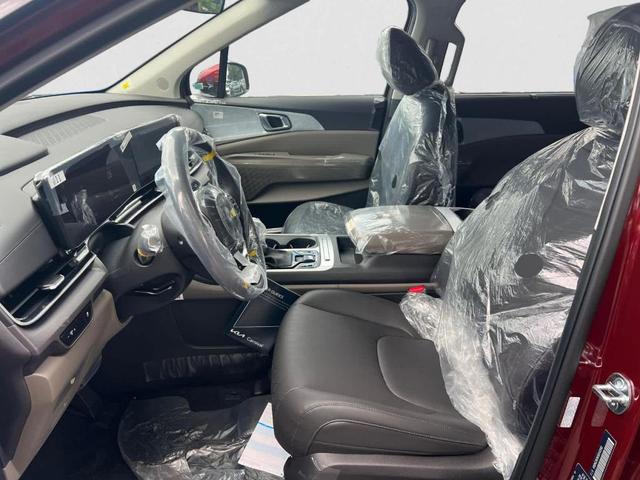 Photo of 2025 C7R Kia Carnival