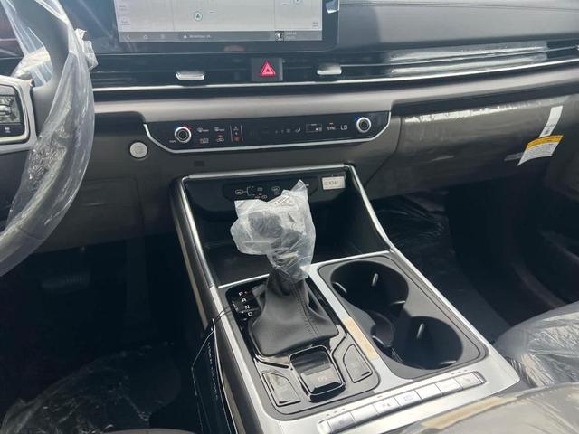 Photo of 2025 C7R Kia Carnival