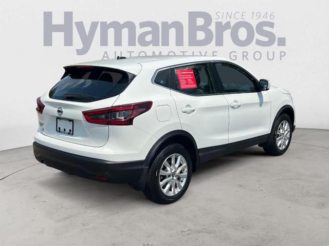 Photo of 2021 Glacier White Nissan Rogue Sport