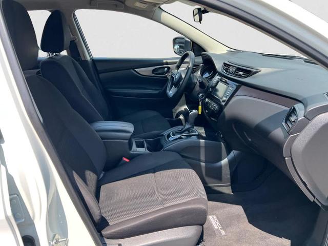 Photo of 2021 Glacier White Nissan Rogue Sport