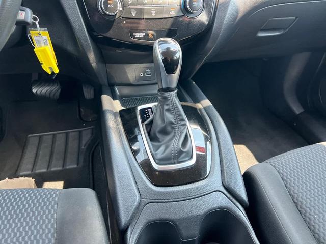 Photo of 2021 Glacier White Nissan Rogue Sport