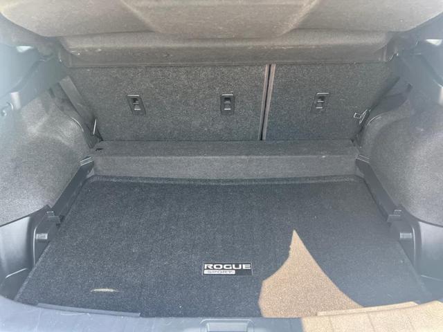 Photo of 2021 Glacier White Nissan Rogue Sport