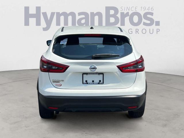 Photo of 2021 Glacier White Nissan Rogue Sport