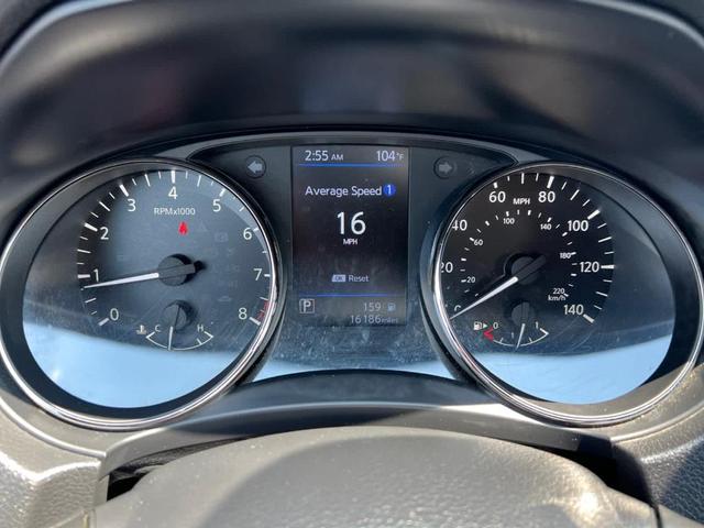 Photo of 2021 Glacier White Nissan Rogue Sport