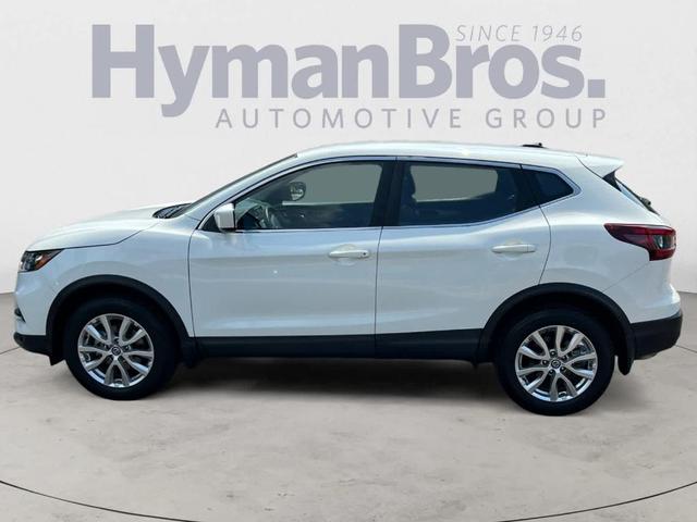 Photo of 2021 Glacier White Nissan Rogue Sport