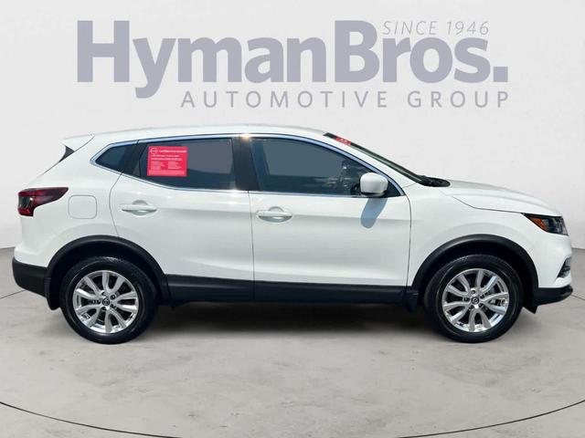 Photo of 2021 Glacier White Nissan Rogue Sport