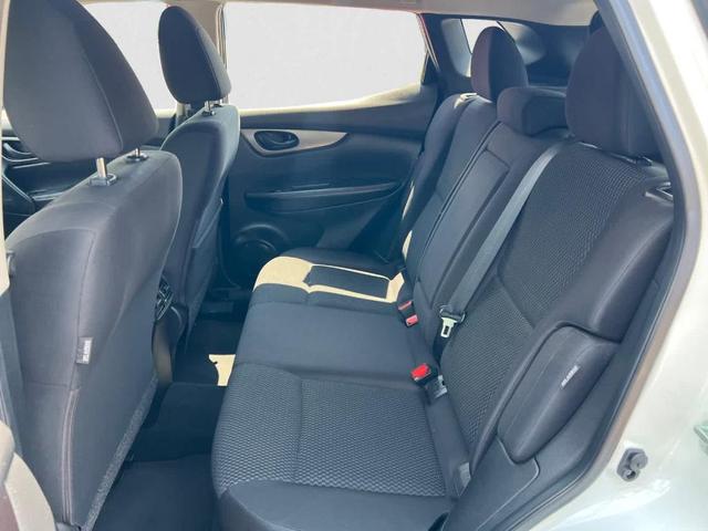 Photo of 2021 Glacier White Nissan Rogue Sport