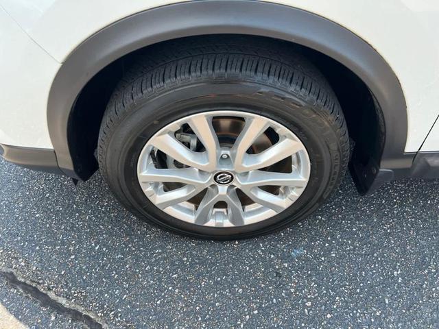 Photo of 2021 Glacier White Nissan Rogue Sport