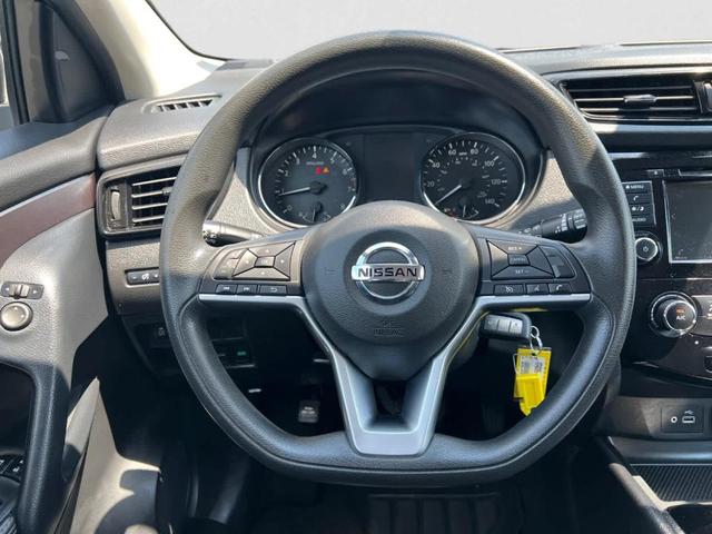 Photo of 2021 Glacier White Nissan Rogue Sport