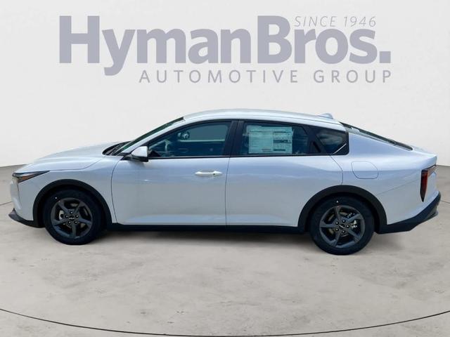 Photo of 2025 Snow White Pearl Kia K4
