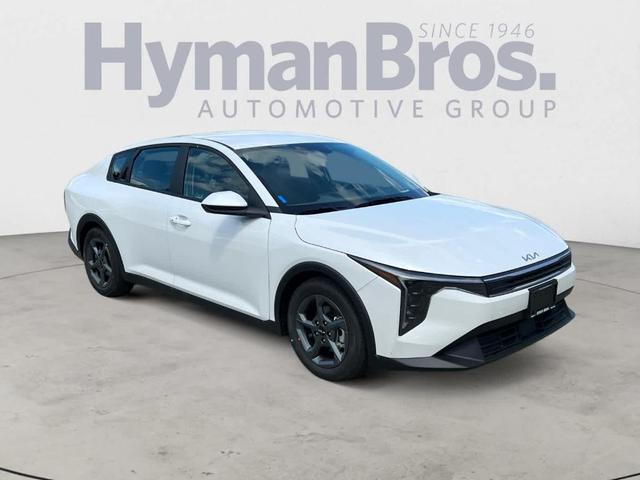 Photo of 2025 Snow White Pearl Kia K4