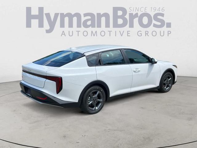 Photo of 2025 Snow White Pearl Kia K4