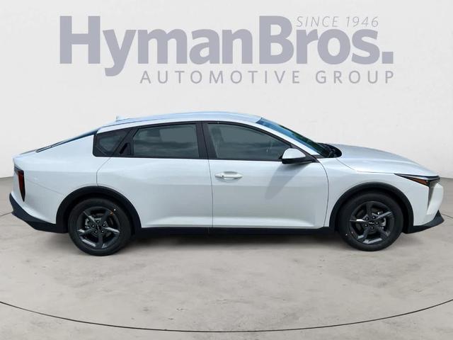 Photo of 2025 Snow White Pearl Kia K4