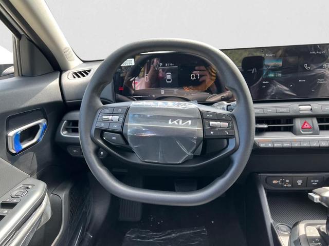 Photo of 2025 Snow White Pearl Kia K4