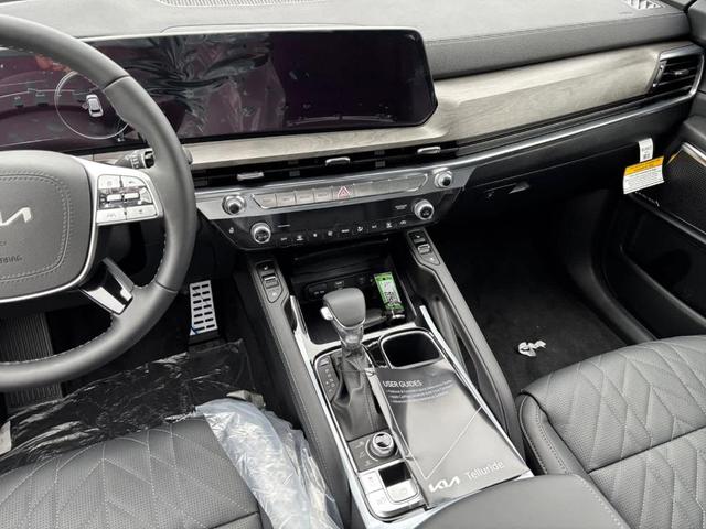 Photo of 2025 Glacial White Pearl Kia Telluride