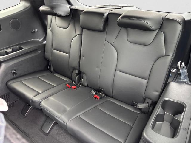 Photo of 2025 Glacial White Pearl Kia Telluride