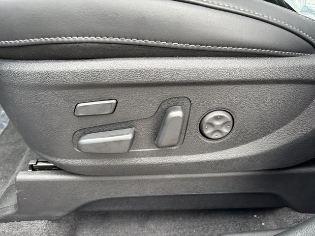 Photo of 2025 Glacial White Pearl Kia Telluride
