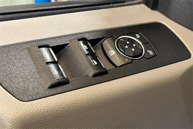Photo of 2022 Oxford White Ford F-250