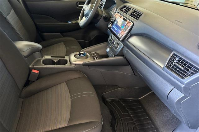 Photo of 2022 Gun Metallic Nissan Leaf