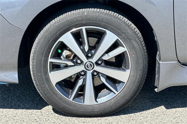 Photo of 2022 Gun Metallic Nissan Leaf