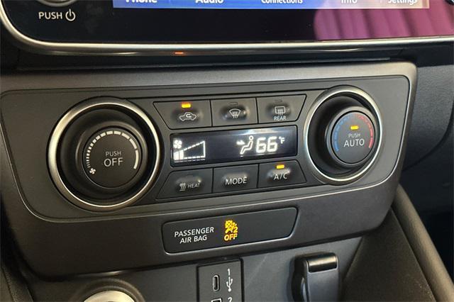 Photo of 2022 Gun Metallic Nissan Leaf