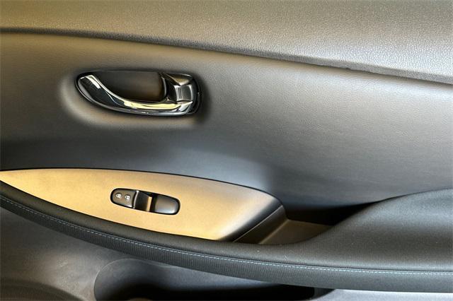 Photo of 2022 Gun Metallic Nissan Leaf
