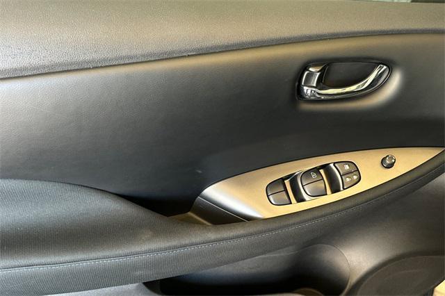 Photo of 2022 Gun Metallic Nissan Leaf