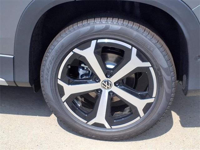 Photo of 2025 Platinum Gray Metallic Volkswagen Tiguan