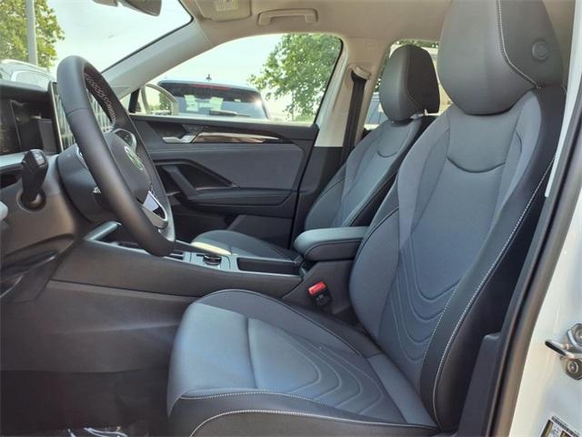 Photo of 2025 Pure White Volkswagen Tiguan