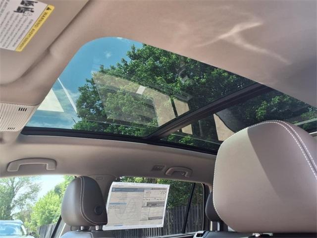 Photo of 2025 Avocado Green Pearl Volkswagen Atlas