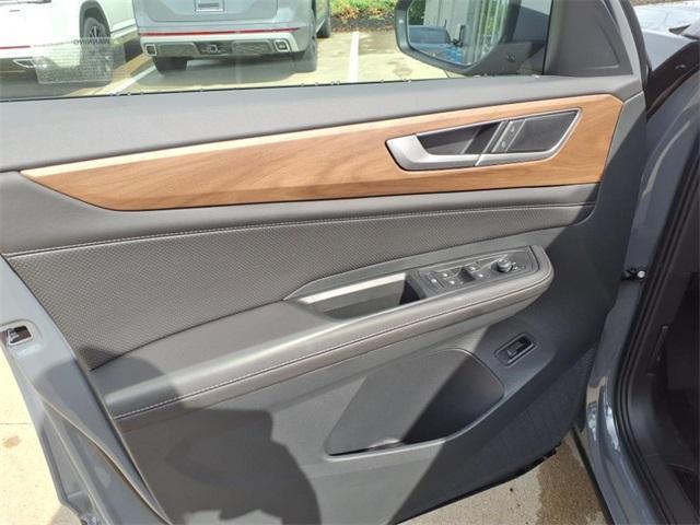 Photo of 2025 Pure Gray Volkswagen Atlas