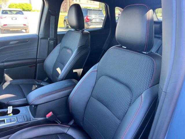 Photo of 2025 Blue Ford Escape