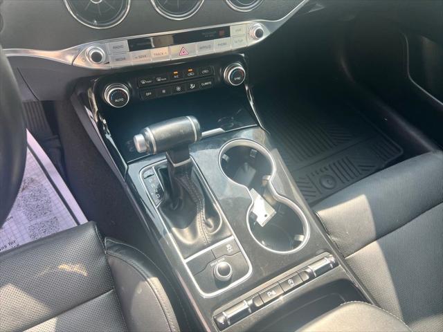 Photo of 2018 White Kia Stinger