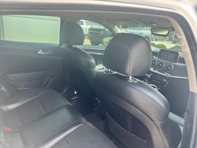 Photo of 2018 White Kia Stinger