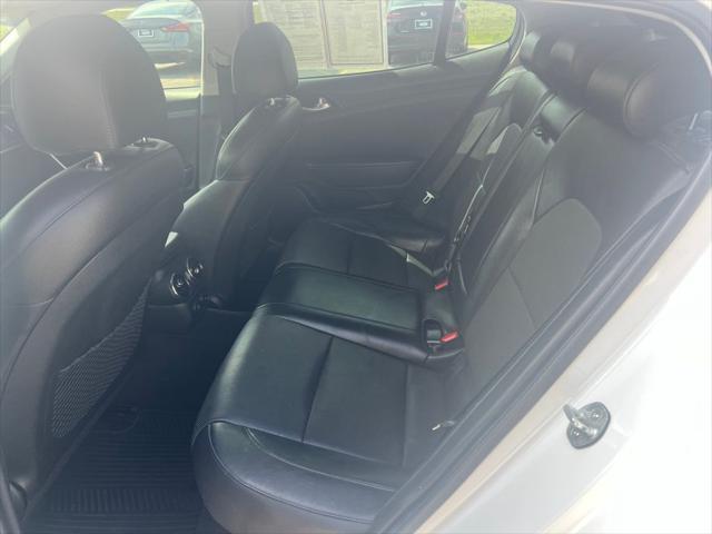 Photo of 2018 White Kia Stinger