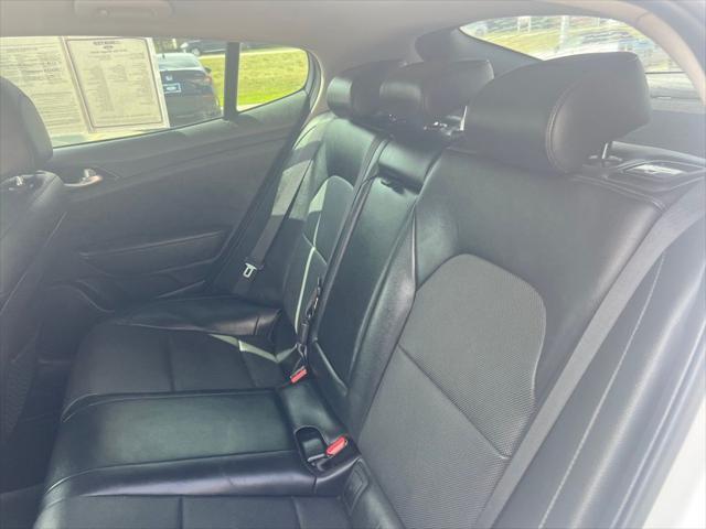 Photo of 2018 White Kia Stinger