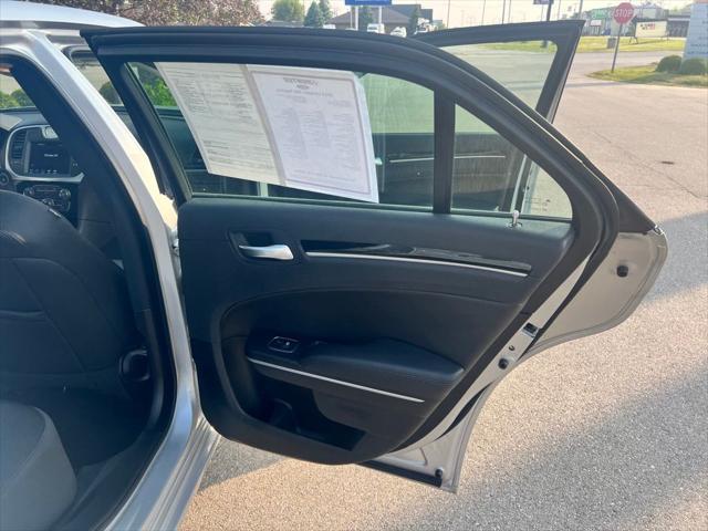 Photo of 2023 Silver Chrysler 300