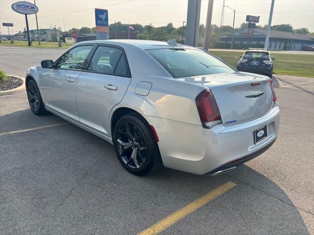 Photo of 2023 Silver Chrysler 300