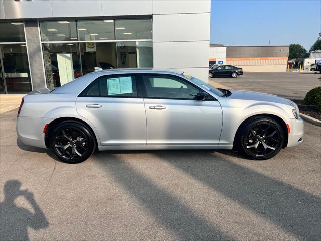 Photo of 2023 Silver Chrysler 300