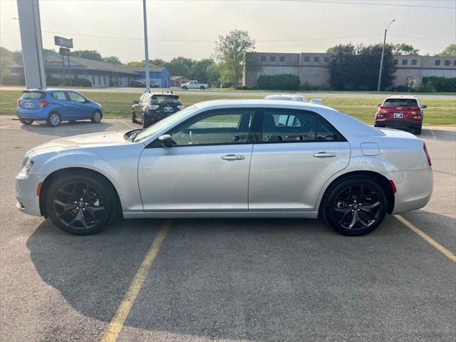 Photo of 2023 Silver Chrysler 300