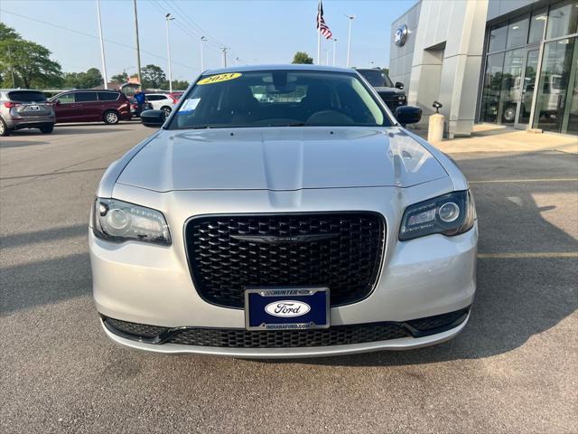 Photo of 2023 Silver Chrysler 300
