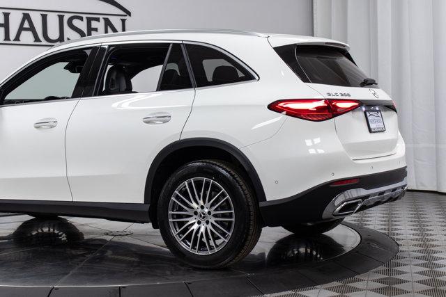 Photo of 2025 Polar White Mercedes-Benz GLC 300