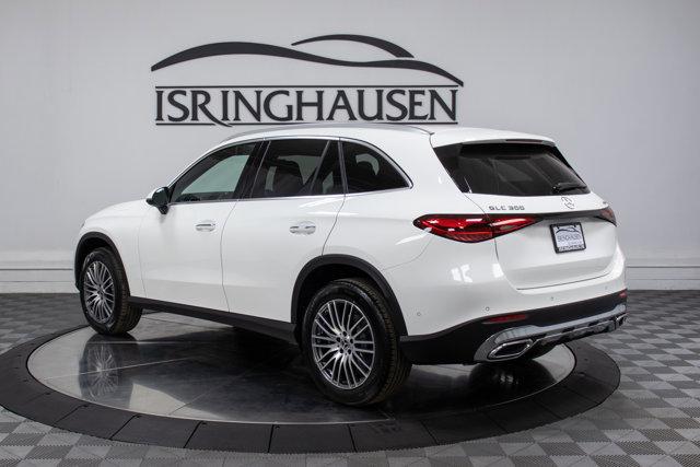 Photo of 2025 Polar White Mercedes-Benz GLC 300