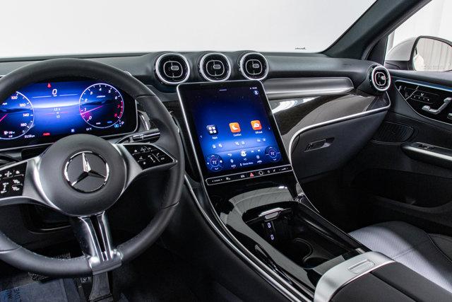 Photo of 2025 Polar White Mercedes-Benz GLC 300