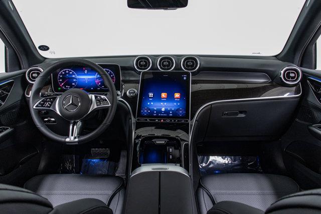 Photo of 2025 Polar White Mercedes-Benz GLC 300