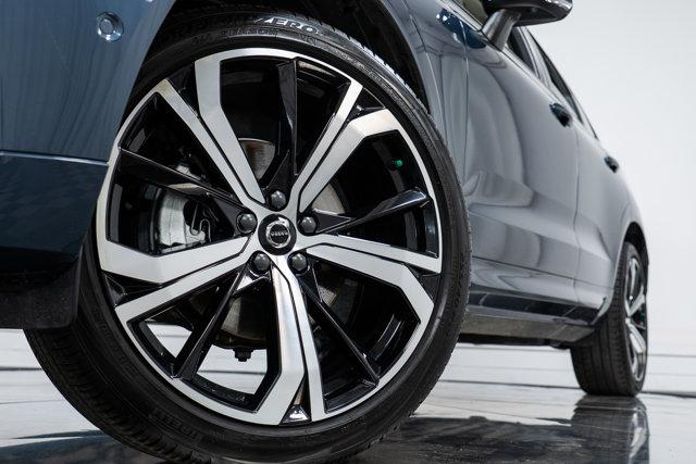 Photo of 2023 Denim Blue Metallic Volvo XC60