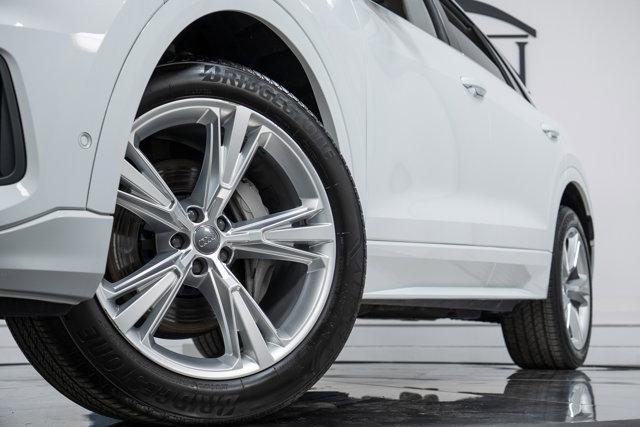 Photo of 2019 Glacier White Metallic Audi Q8