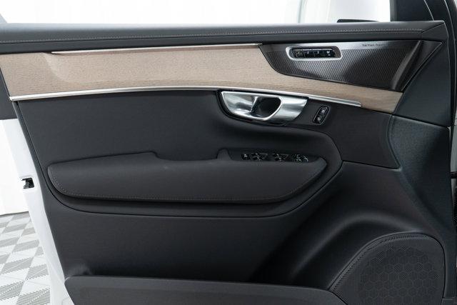 Photo of 2025 Crystal White Metallic Volvo XC90 Plug-In Hybrid